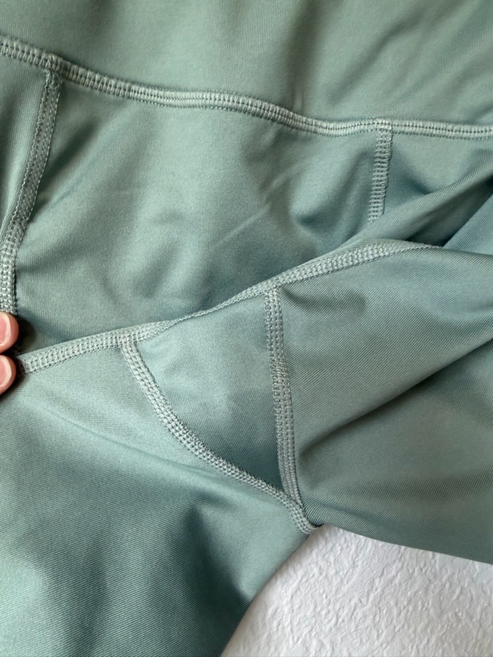 Reebok Focus Capri Compression Leggings: Side Pockets, EUC, Sage Green, Large - Picture 5 of 13